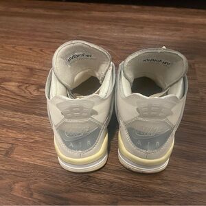 Off White Jordan 4’s size 5 in women’s